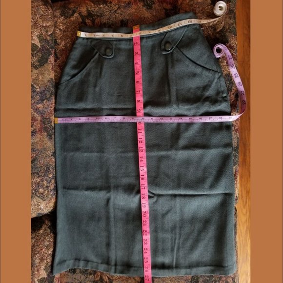 Vintage 50s/earlier, button accent pockets, back slit, A-line skirt, St. Michael - Picture 4 of 6